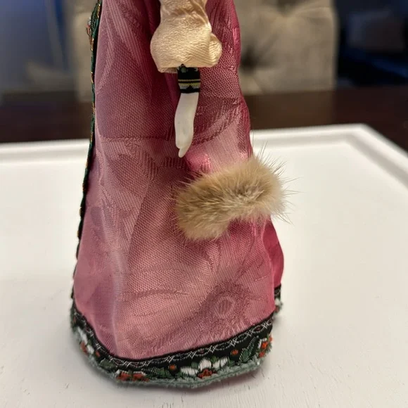 Vintage 9.5” Handmade Porcelain“CONE DOLL” Russian Fur Accents - Picture 6 of 16